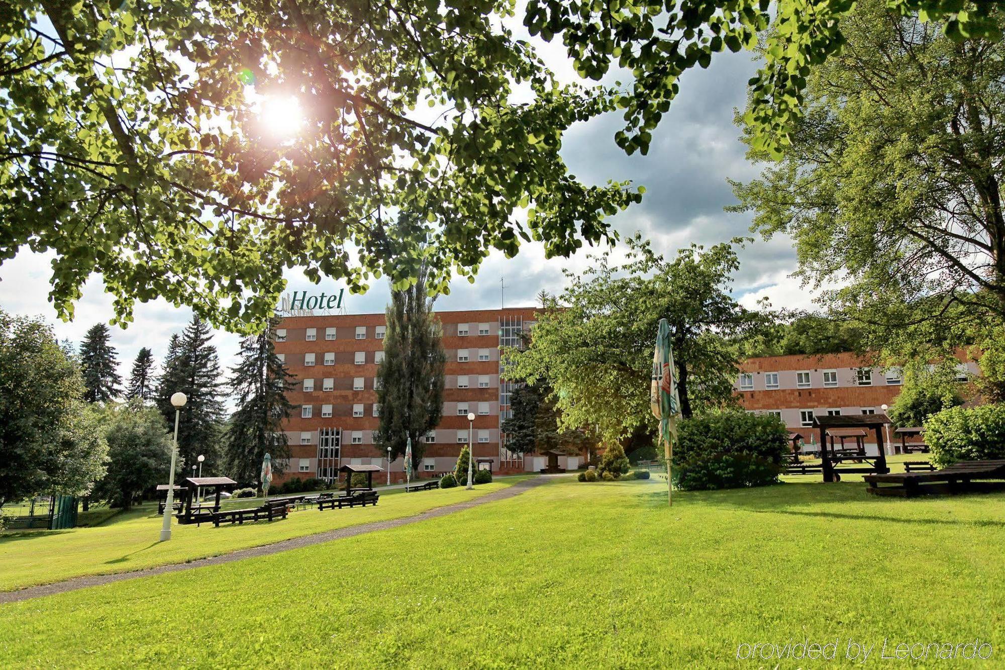Отель Agricola Sport & Wellness Centre Марианске-Лазне Экстерьер фото